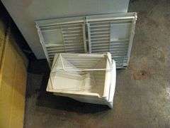 WHITE FRIGIDAIRE REFRIGERATOR