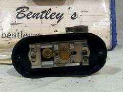 LIONEL NO. 252 AUTOMATIC CROSSING GATE TRAIN ACCESSORY