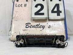 VINTAGE HO-SCALE MOBILGAS 1 HATCH RED TANKER CAR