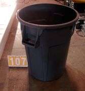 44 GALLON BRUTE TRASHCAN, NO WHEELS