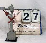 MARX OR COLBER O-GAUGE MODEL TRAIN "WIGWAG" RAILROAD CROSSING SIGNAL