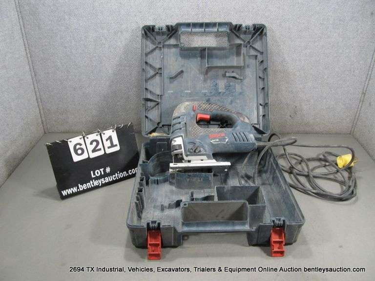 BOSCH JS470E JIG SAW W/ CASE