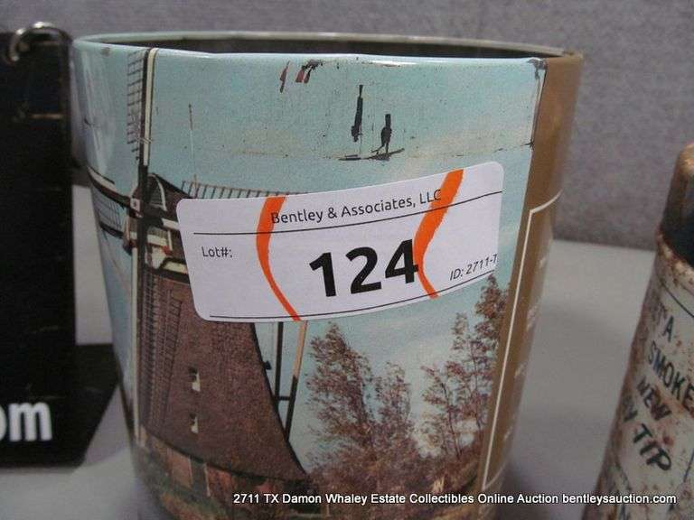 LOT: (2) ANTIQUE TINS - UT RECHT HOLLAND, MURIEL SENATORS TOBACCO TIN