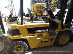CATERPILLAR V40E FORKLIFT, LP 4000 LBS, 567 HRS., S/N 5NG00841, 1 KEY