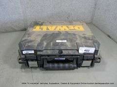 DEWALT BATTERY POWER DRILL W/ SPARE BATERY, CHARGER & CASE