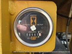 CATERPILLAR V40E FORKLIFT, LP 4000 LBS, 567 HRS., S/N 5NG00841, 1 KEY