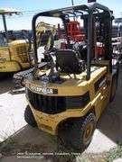 CATERPILLAR V40E FORKLIFT, LP 4000 LBS, 567 HRS., S/N 5NG00841, 1 KEY