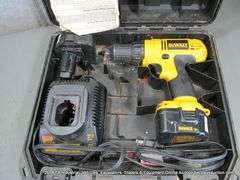 DEWALT BATTERY POWER DRILL W/ SPARE BATERY, CHARGER & CASE