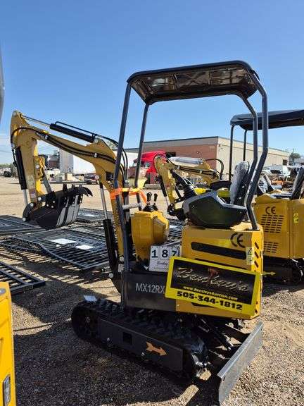 2024/2025 AGT MINI EXCAVATOR MODEL: MX12RX - BRIGGS & STRATTON GASOLINE ENGINE,