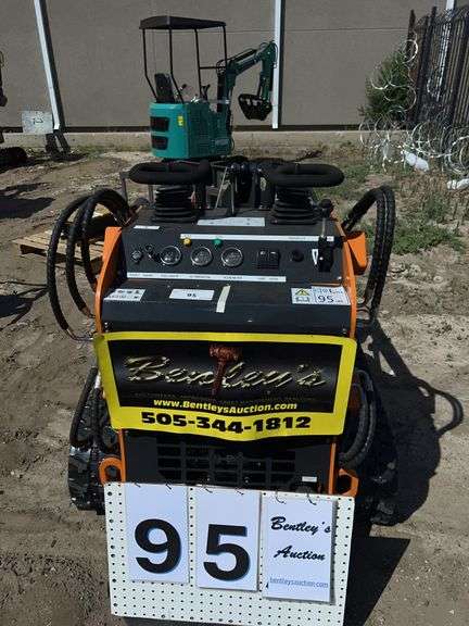 2025 LANDHERO MINI SKID STEER LOADER MODEL: LDH-T460, (KEY)