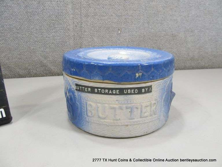 LOT: ANTIQUE BLUE & WHITE CERAMIC BUTTER CROCK (7" X 4 1/2")