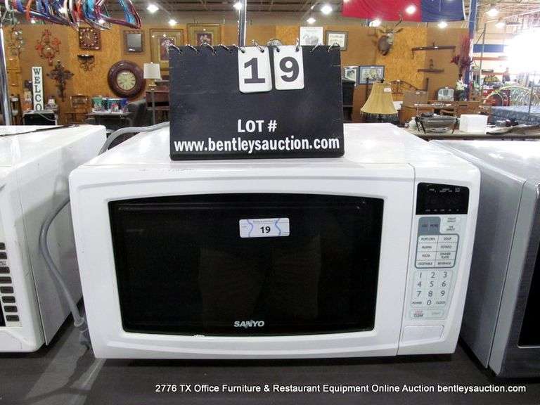 SANYO WHITE MICROWAVE, M# EM-S9515W