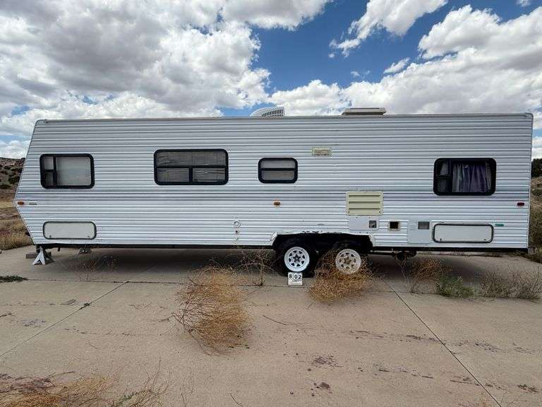 1996  SPORTSMAN  301T  TRAVEL TRAILER  UNKNOWN MILES/UNKNOWN HOURS ~
