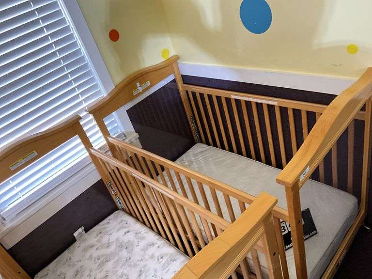 FOUNDATIONS BABY CRIB W/ MATTRESS