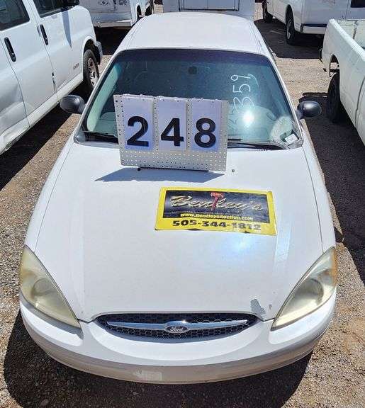 2001  FORD  TAURUS  SEDAN  61,044 MILES