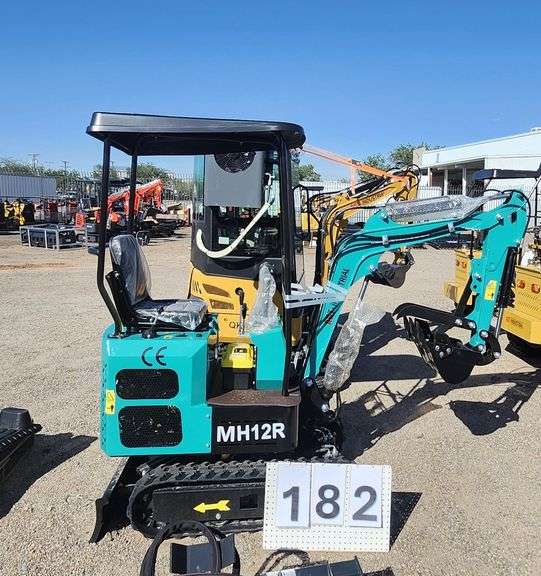 2024/2025 AGT MINI EXCAVATOR MODEL: MH12R - RATO GASOLINE ENGINE, S/N: MH12R2025010M704 (KEY)
