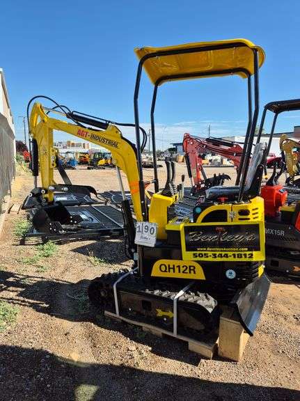 2024/2025 AGT MINI EXCAVATOR MODEL: QH12R - 420CC GAS ENGINE, S/N: QH12R240824000014 (KEY)