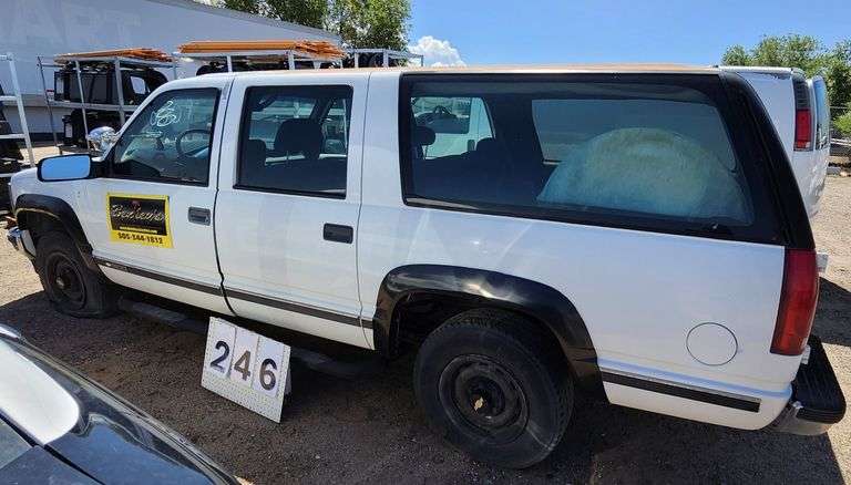 1996  CHEVROLET  SUBURBAN  1/2 TON  (SUV)/(MPV) 4WD  122,757 MILES
