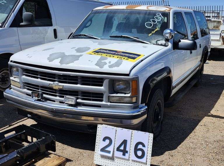 1996  CHEVROLET  SUBURBAN  1/2 TON  (SUV)/(MPV) 4WD  122,757 MILES