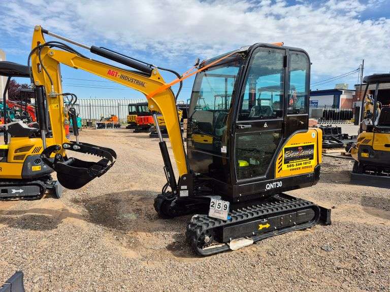 2024/2025 AGT MINI EXCAVATOR MODEL: QNT30 - KUBOTA DIESEL ENGINE, S/N: QNT30241221000008