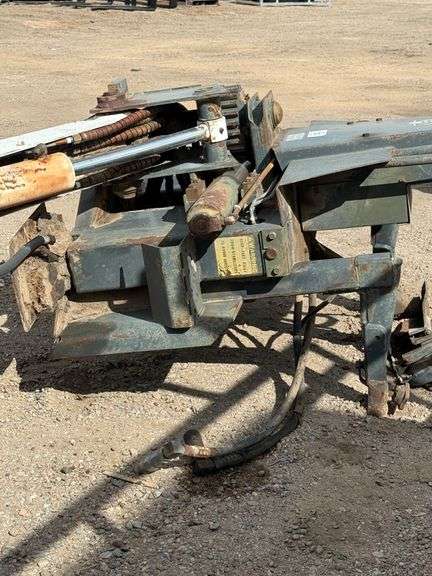 BOBCAT BACKHOE ATTACHMENT MODEL: 909, S/N: 6561138-M-1470 - FADED PAINT/RUST AND NORMAL WEAR & TEAR