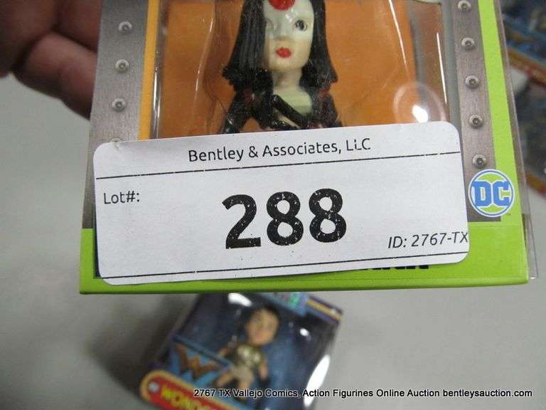 DC LOT: (3) DC FIGURES - WONDER WOMAN