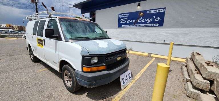 2004  CHEVROLET  EXPRESS  2500 (3/4 TON)  CARGO VAN  208,873 MILES