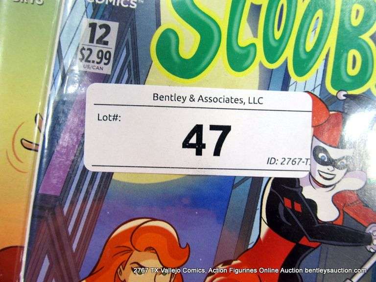 LOT: (2) SCOOBY-DOO TEAM UP FT. HARLEY QUINN