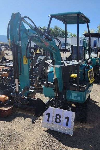 2024/2025 AGT MINI EXCAVATOR MODEL: QK16R - RATO GASOLINE ENGINE, S/N: QK16R202501050205 (KEY)