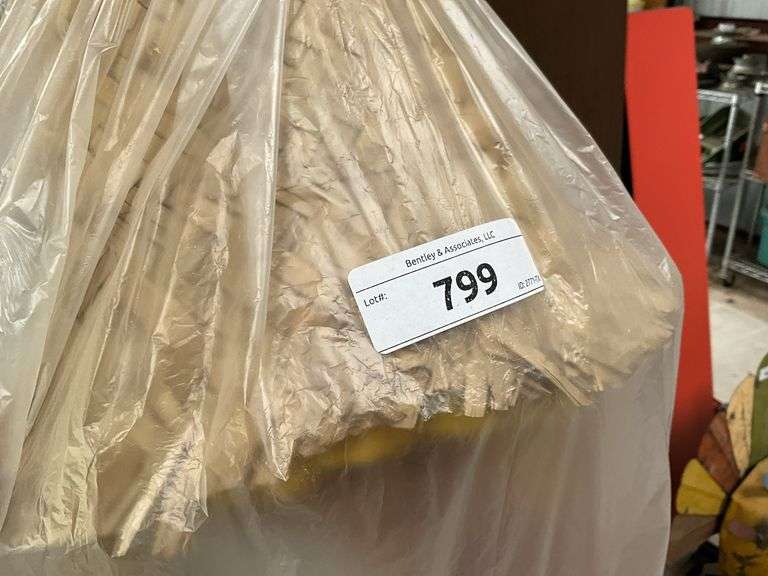 LARGE STRAW SCARE CROW