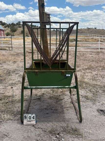 HAY FEEDER