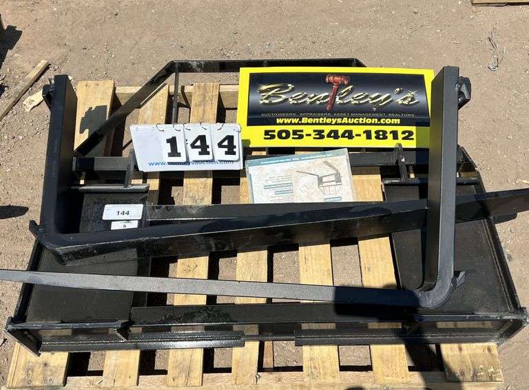 2024/2025 MOWER KING SKID STEER FORKS MODEL SA - ADJUSTABLE, QUICK ATTACH, S/N: SA25010501N-06N