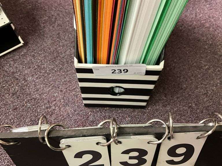 LOT: ASSORTED BLACK/WHITE DECORATIVE DESK ORGANIZERS W/ CONSTRUCTION PAPER