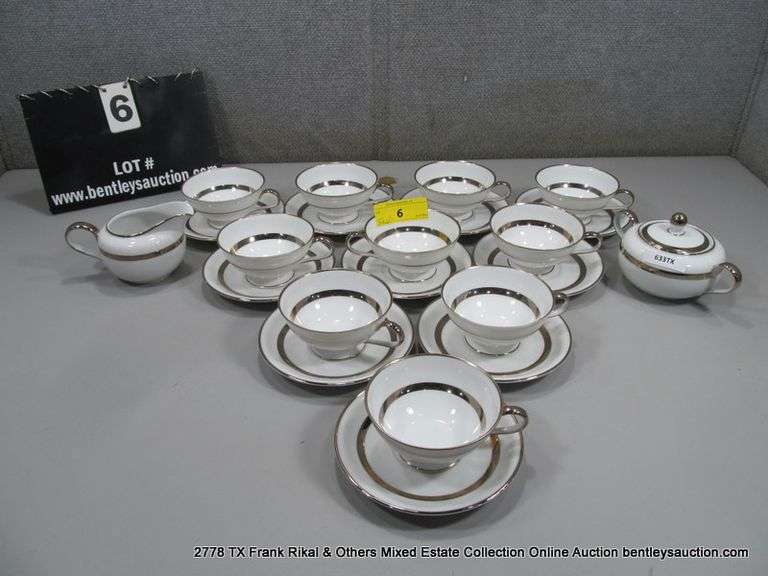 LOT 22: HUTSCHENREUTHER BAVARIA "TURVET" TEA SET: 10 CUPS, 10 SAUCERS, SUGAR AND CREAMER DISH