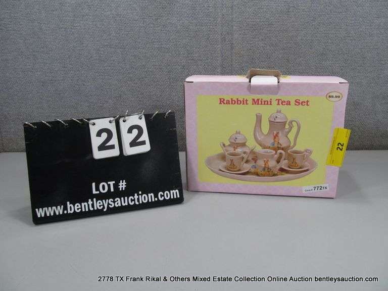 2002 10PC. MINIATURE BEATRIX POTTER PETER RABBIN CHILD'S TEA SET