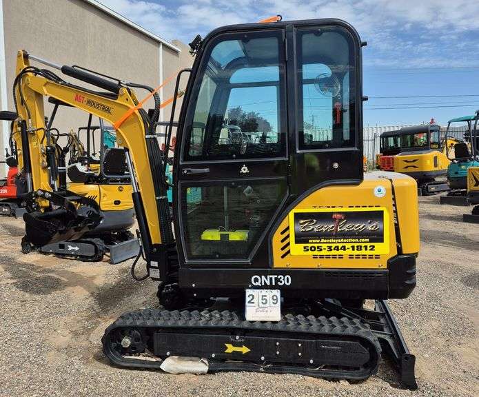 2024/2025 AGT MINI EXCAVATOR MODEL: QNT30 - KUBOTA DIESEL ENGINE, S/N: QNT30241221000008