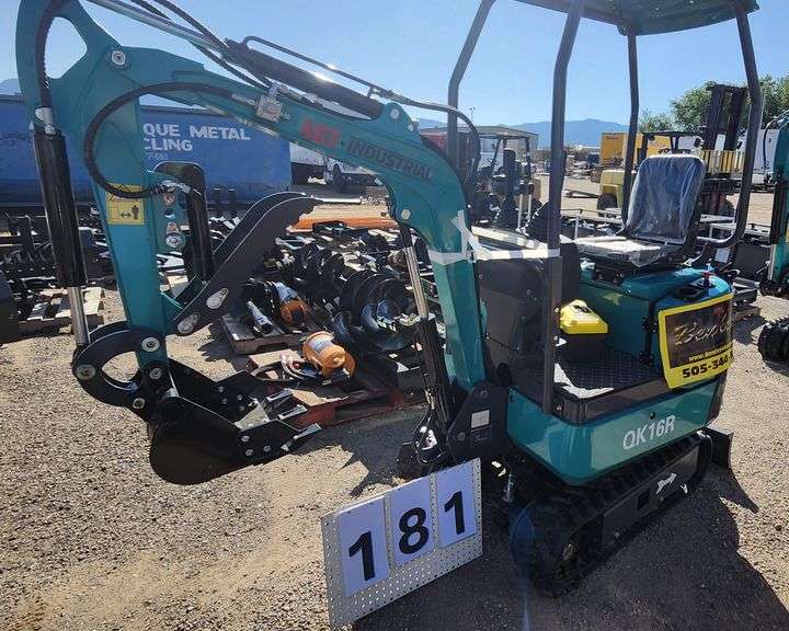 2024/2025 AGT MINI EXCAVATOR MODEL: QK16R - RATO GASOLINE ENGINE, S/N: QK16R202501050205 (KEY)