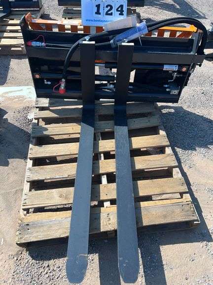 2025 WOLVERINE PALLET FORK HYDRAULIC ADJUSTABLE - FOR SKID LOADER MODEL: PFA-11-3300G,