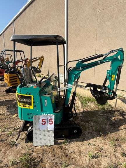 2025 CFG MINI EXCAVATOR MODEL: H15R - 420CC GAS ENGINE, S/N: H15R20250426R0033 (KEY)