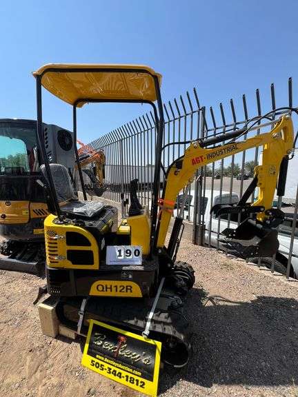 2024/2025 AGT MINI EXCAVATOR MODEL: QH12R - 420CC GAS ENGINE, S/N: QH12R240824000014 (KEY)
