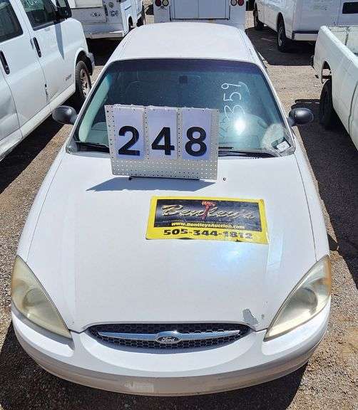 2001  FORD  TAURUS  SEDAN  61,044 MILES