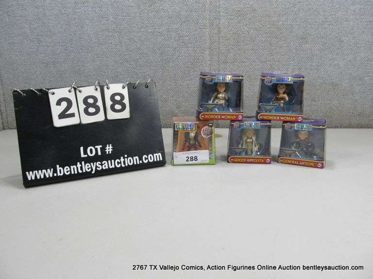 DC LOT: (3) DC FIGURES - WONDER WOMAN