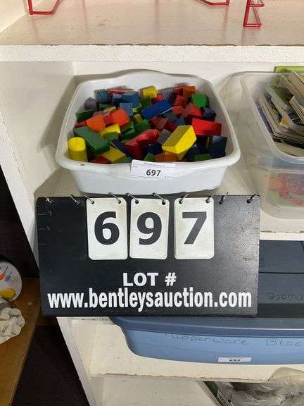 PLASTIC TOTE WOODEN BLOCKS