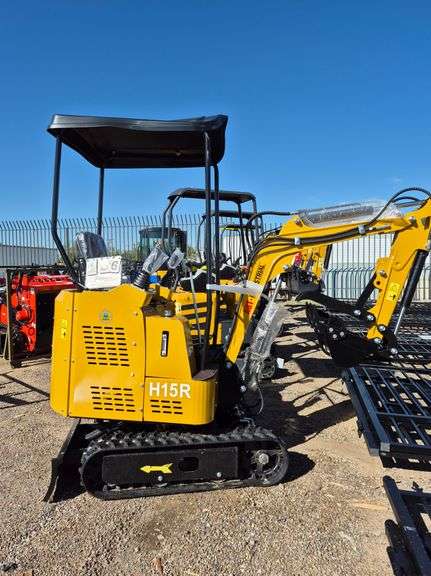 2024/2025 AGT MINI EXCAVATOR MODEL: H15R - 420CC GAS ENGINE, E/N: H15R20250105M0037 (KEY)