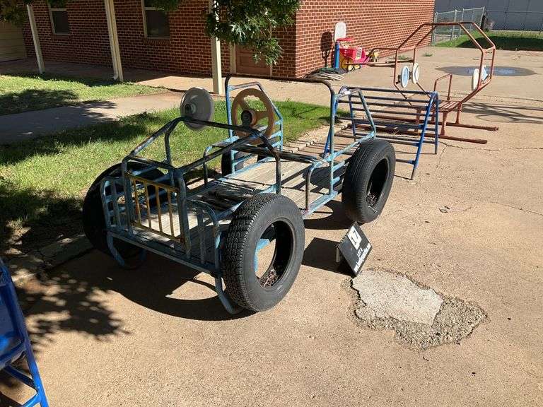CAR SHAPED METAL BAR TOY W/ 2 STEERING WHEELS