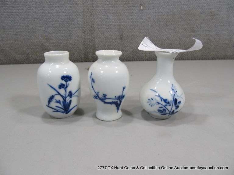 LOT: 3 SMALL MINI ORIENTAL CERAMIC VASES, 2 5/8, CHINA