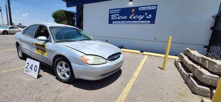 2003  FORD  TAURUS  SEDAN  128,460 MILES