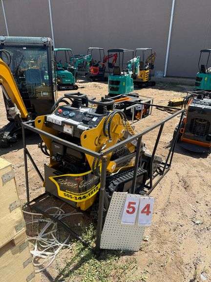 2025 AGT INDUSTRIAL MINI SKID STEER MODEL: MX-MRT-14, S/N: MXMRT142025000084 (KEY)