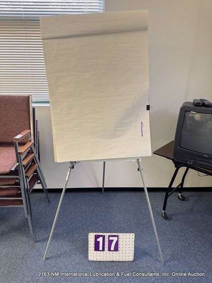 EASEL STAND W/ PAPER PAD