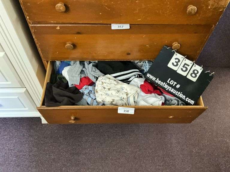 CONTENTS OF DRAWER: MISC BABY CLOTHES